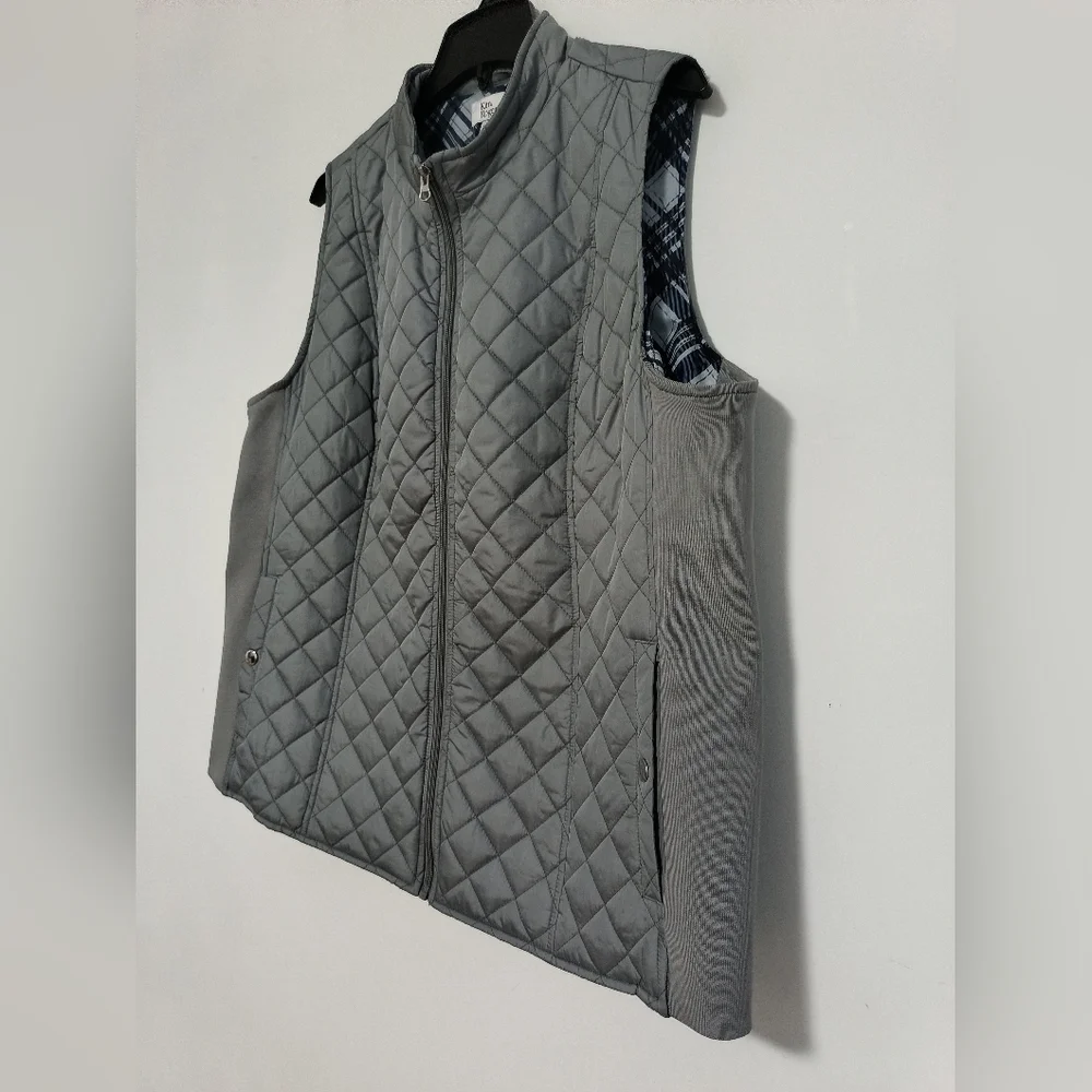 New Gray Quilted Vest / Size XL - Picture 2 of 8